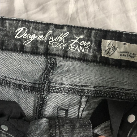 Low rise foxy jeans ! - Picture 2 of 3